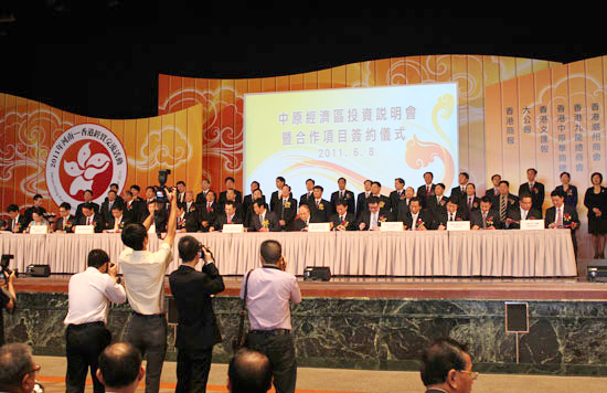 武術(shù)館大(dà)型舞(wǔ)台劇(jù)《禅意少(shǎo)林(lín)》香港順利簽約（少(shǎo)林(lín)禅武學校(xiào)）