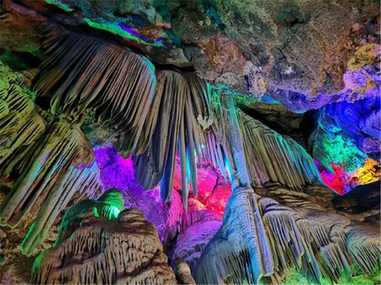 醉美(měi)栾川-重渡溝雞冠洞兩日(rì)遊···