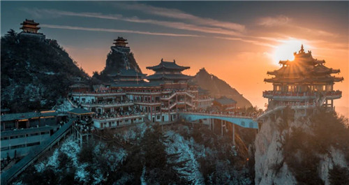 對(duì)話(huà)ChatGPT，人(rén)工(gōng)智能(néng)眼中的(de)老(lǎo)君山(shān)（網紅(hóng)老(lǎo)君山(shān)）