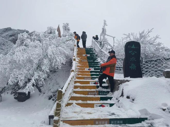 河(hé)南(nán)老(lǎo)界嶺：最後的(de)桃花(huā)雪(xuě)，萬畝花(huā)海(hǎi)即将盛放(fàng)（河(hé)南(nán)老(lǎo)界嶺好(hǎo)玩(wán)嗎(ma)）