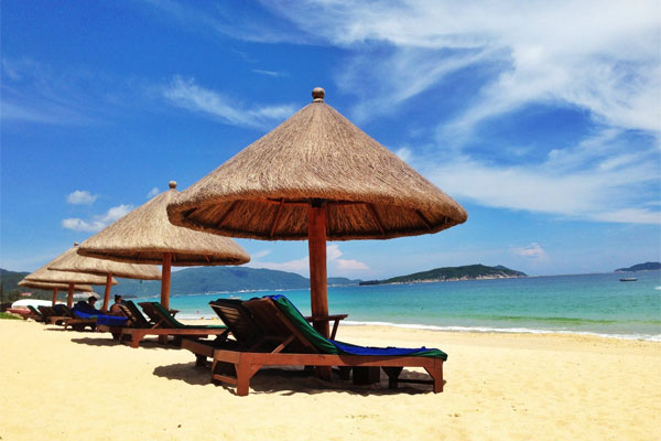 三亞、蜈支洲、呀諾達、南(nán)山(shān)、亞龍灣精品雙飛(fēi)5日(rì)遊，原味美(měi)食，豪華酒店(diàn)（三亞灣附近(jìn)旅行(xíng)社）